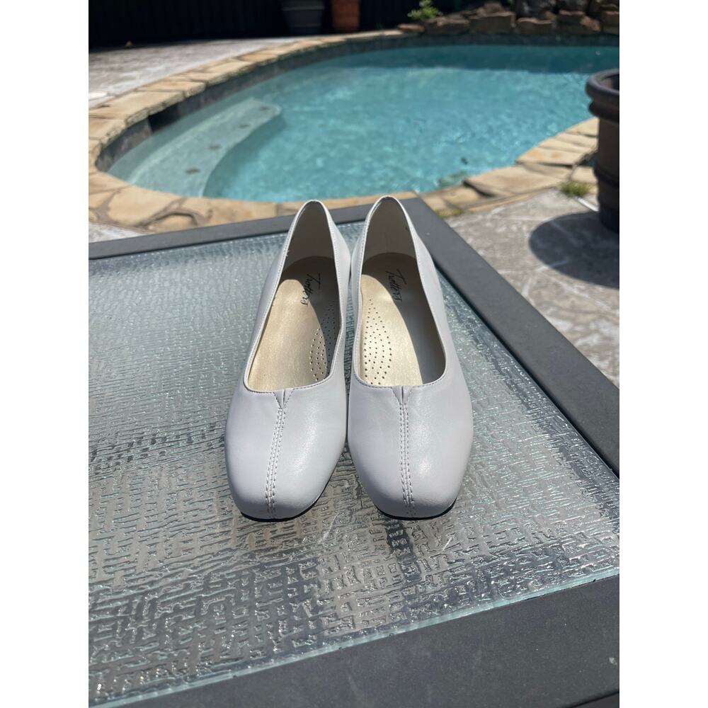 White Trotters low heels size 9